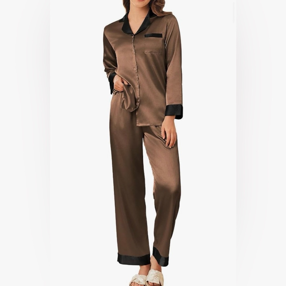 🆕 Brown Satin Pajama Set 🤎